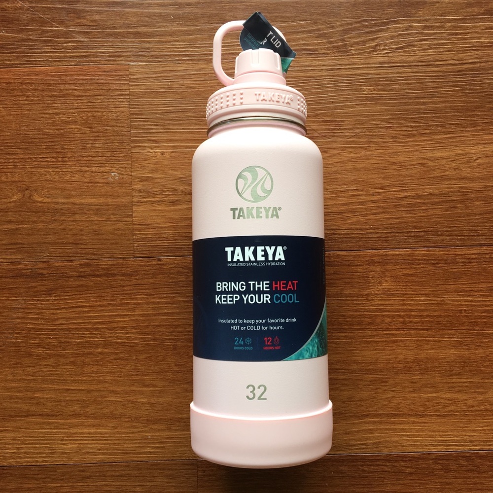 NWT 32 oz Takeya Water Bottle